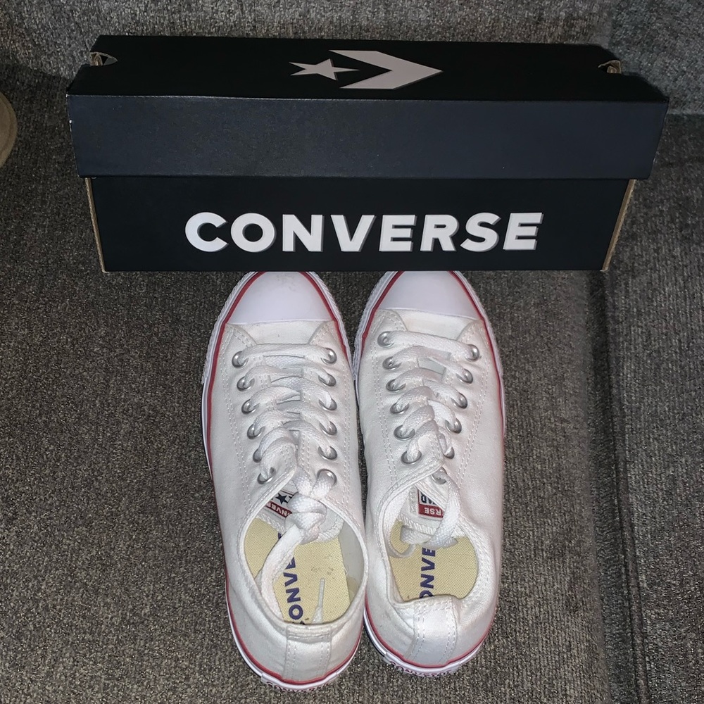 👟Converse white shoes 👟